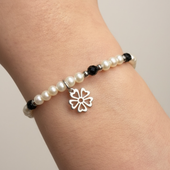 Náramok kvietok Vajnory MINI + biele sladkovodné perly / čierny onyx