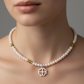 Náhrdelník - štvorlístok Závadka MINI + biele sladkovodné perly / zelený zirkón