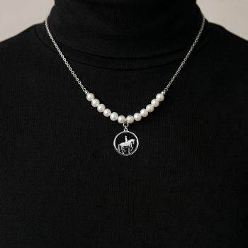 Náhrdelník Piaf Jazdec- kruh 2cm + sladkovodné perly