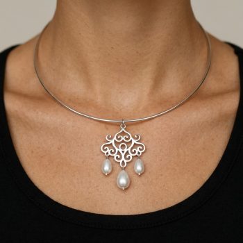 Obručový náhrdelník Libay ornament vejár + perly