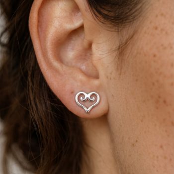 Studs lace heart