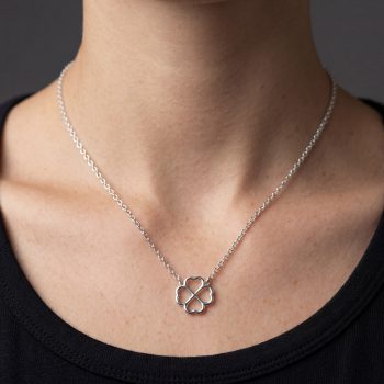 Necklace quatrefoil