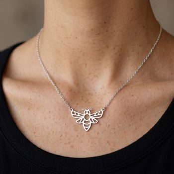 Necklace bee