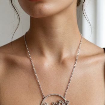 Necklace bee - circle