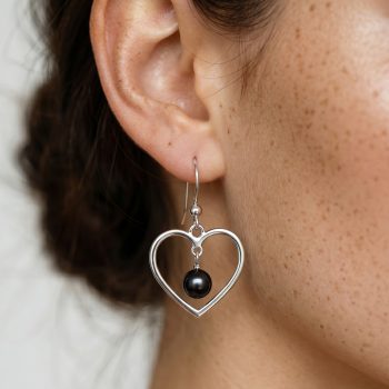Earring 1 heart ornamentalistics - black pearls