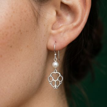 Earrings dog paw Cami + pearl