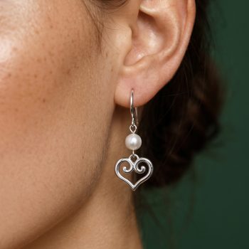 Earrings lace heart with pearl