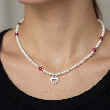 Náhrdelník - srdiečko Ornamentika MINI + biele sladkovodné perly / rubínový korund
