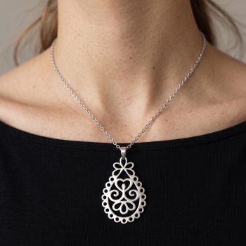 Pendant lace 5 - tear 2