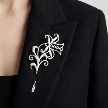 Bacúch Lily Brooch