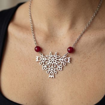Náhrdelník Polomka ornament trojuholník- rubínový korund