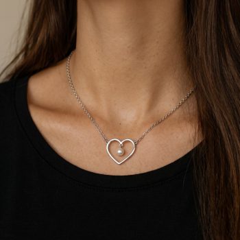 Náhrdelník srdiečko ornamentika +1 perla