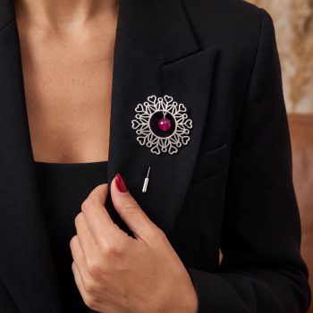 Brošňa Polomka ornament kruh – rubínový korund